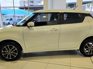 Suzuki Swift 1.2 GLX auto - Image 4