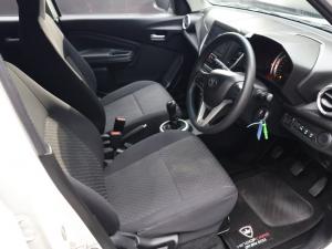 Toyota Vitz 1.0 XR manual - Image 9