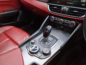 Alfa Romeo Giulia 2.0T Super - Image 22