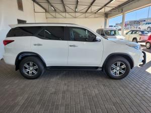 Toyota Fortuner 2.4GD-6 manual - Image 3