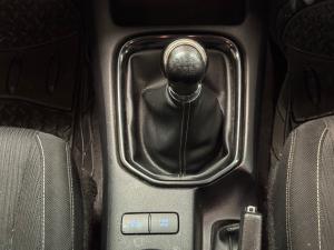 Toyota Hilux 2.8GD-6 double cab Legend manual - Image 11