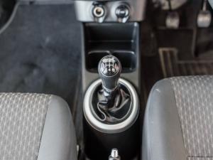 Toyota Vitz 1.0 XR manual - Image 9