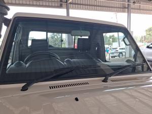 Toyota Land Cruiser 79 4.5D-4D LX V8 single cab - Image 9