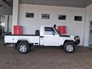 Toyota Land Cruiser 79 4.5D-4D LX V8 single cab - Image 3
