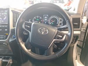 Toyota Land Cruiser 200 4.5D-4D V8 VX-R - Image 8