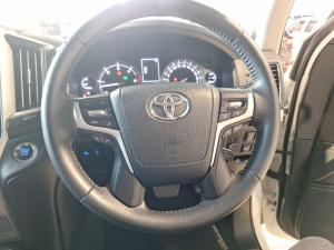 Toyota Land Cruiser 200 4.5D-4D V8 VX-R - Image 8