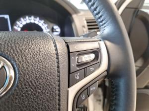 Toyota Land Cruiser 200 4.5D-4D V8 VX-R - Image 10