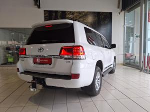 Toyota Land Cruiser 200 4.5D-4D V8 VX-R - Image 2