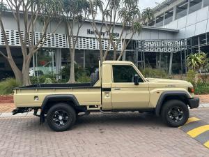 Toyota Land Cruiser 79 2.8GD-6 single cab auto - Image 3