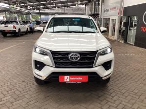 Toyota Fortuner 2.4GD-6 manual - Image 4