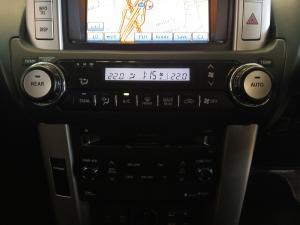 Toyota Land Cruiser Prado 4.0 VX - Image 15