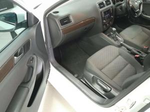 Volkswagen Jetta GP 1.6 TDI Comfortline DSG - Image 7