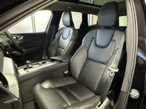 Volvo XC60 B5 AWD Essential - Image 11