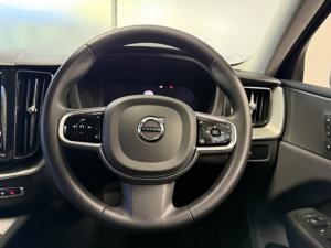 Volvo XC60 B5 AWD Plus Dark - Image 16