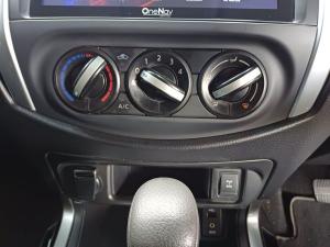 Nissan Navara 2.5DDTi double cab SE auto - Image 19