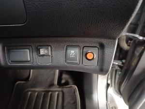 Nissan Navara 2.5DDTi double cab SE auto - Image 20