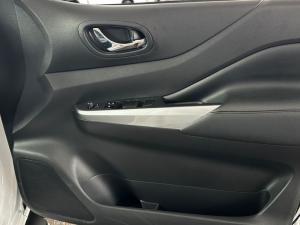 Nissan Navara 2.5DDTi double cab LE Plus - Image 14
