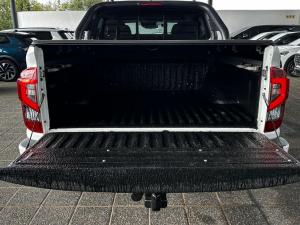 Nissan Navara 2.5DDTi double cab LE Plus - Image 7