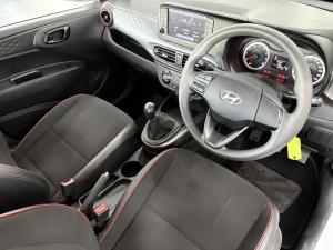 Hyundai Grand i10 1.0 Premium hatch - Image 3