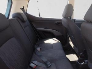 Hyundai i10 1.25 Fluid - Image 12