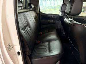 Toyota Hilux 4.0 V6 double cab 4x4 Raider Dakar edition - Image 10