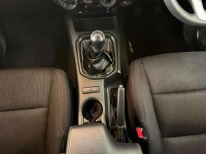 Toyota Hilux 2.4GD-6 double cab 4x4 Raider X manual - Image 17