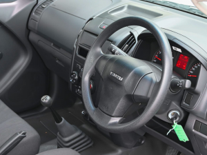 Isuzu D-Max Gen 6 250 single cab Fleetside safety - Image 13
