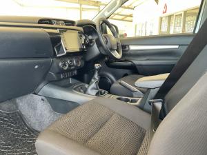Toyota Hilux 2.4GD-6 single cab Raider manual - Image 7