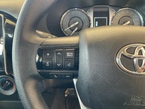 Toyota Hilux 2.4GD-6 single cab Raider manual - Image 9
