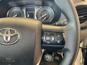 Toyota Hilux 2.4GD-6 single cab Raider manual - Image 10