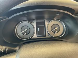 Toyota Hilux 2.4GD-6 single cab Raider manual - Image 11