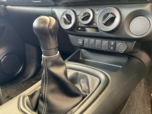 Toyota Hilux 2.4GD-6 single cab Raider manual - Image 13