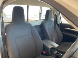 Toyota Hilux 2.4GD-6 single cab Raider manual - Image 17