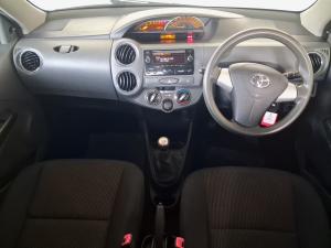 Toyota Etios hatch 1.5 Sprint - Image 6