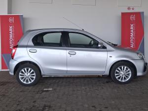 Toyota Etios hatch 1.5 Sprint - Image 3
