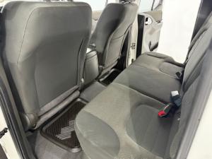 Nissan Navara 2.5dCi double cab 4x4 Safari auto - Image 5