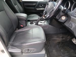 Mitsubishi Pajero 5-door 3.2DI-D GLS - Image 11