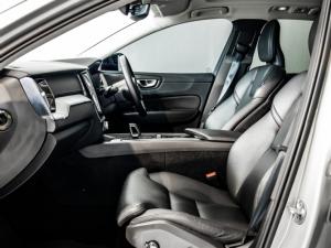 Volvo XC60 B5 AWD Plus Dark - Image 8