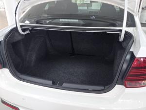 Volkswagen Polo sedan 1.6 Comfortline auto - Image 16