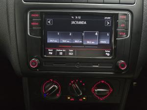 Volkswagen Polo sedan 1.6 Comfortline auto - Image 5