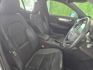 Volvo XC40 D4 AWD Momentum - Image 16