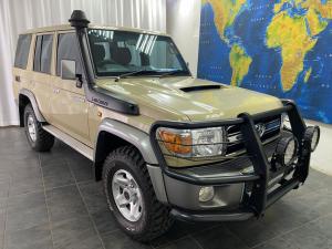 Toyota Land Cruiser 76 4.5D-4D V8 station wagon LX - Image 1