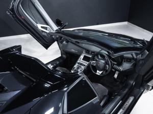 Lamborghini Aventador LP700-4 - Image 20