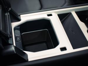 Land Rover Defender 110 D350 X-Dynamic HSE - Image 27