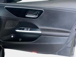 Mercedes-Benz C-Class C200 Avantgarde - Image 17