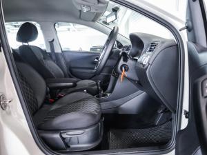Volkswagen Polo Vivo hatch 1.6 Style - Image 11