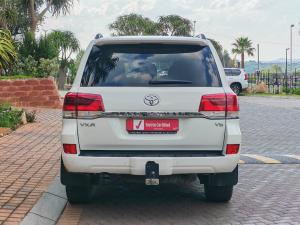 Toyota Land Cruiser 200 4.5D-4D V8 VX-R - Image 5
