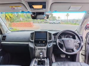 Toyota Land Cruiser 200 4.5D-4D V8 VX-R - Image 6