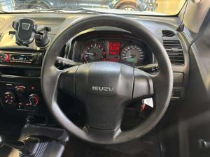 Isuzu D-Max Gen 6 250 single cab Fleetside safety - Image 13
