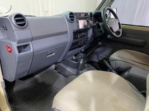 Toyota Land Cruiser 76 4.5D-4D V8 station wagon LX - Image 9